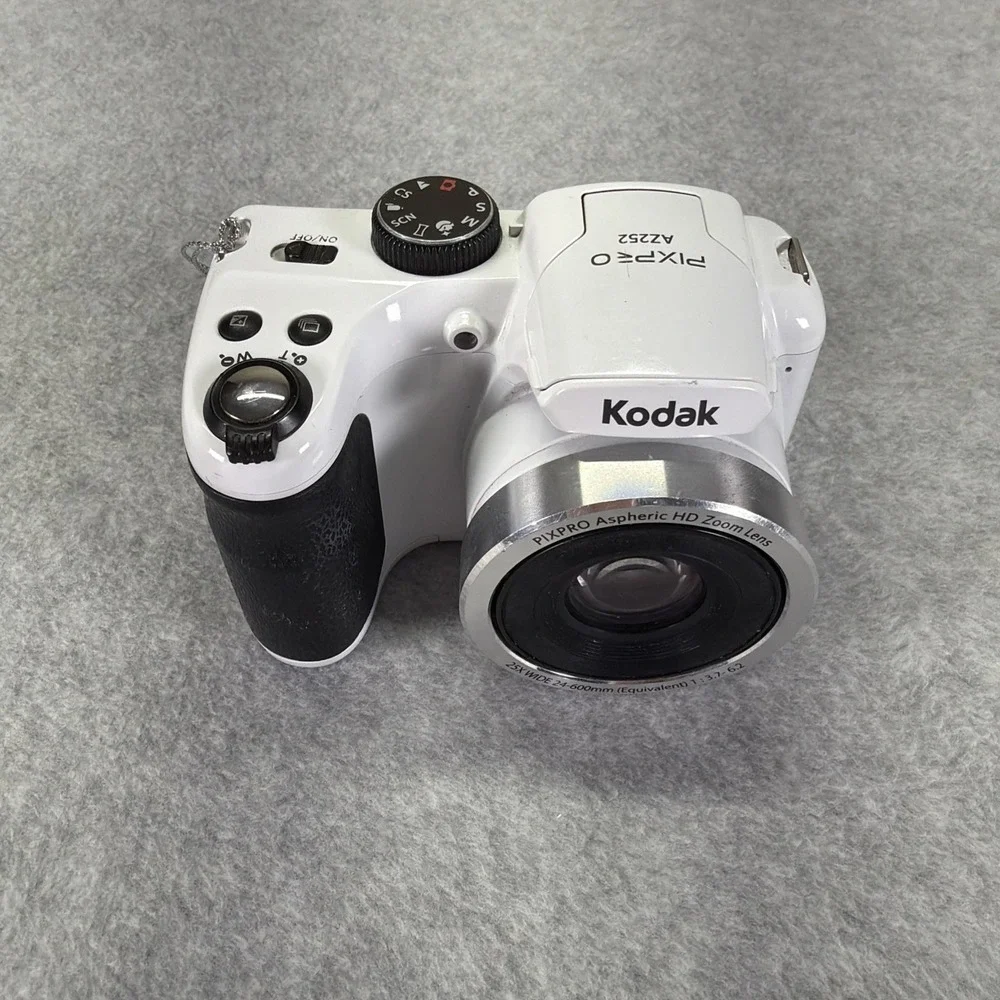 Kodak PIXPRO AZ252 25x Zoom Bridge Camera White For Parts Does Not Turn On